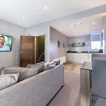 Pass The Keys Stunning 2Br Duplex W Bars Cafes Parks Nearby