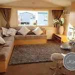 Meadow View 81 - Golden Palm, Central Heating, Wifi, Pet Friendly - Meadow Lakes Caravan & Lodge Hire