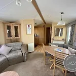 Coral Beach - Row 73 Van 2, Central Heating, Wifi, Bed Linen - Meadow Lakes Caravan & Lodge Hire