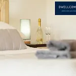 Spacious 5 Double Bedroom 6 Beds Townhouse 2 Bathrooms, Ideal For Long Term Contractor, Etc Stays, 15 Mins Drive To Nissan, 10 Mins Walk To Metro Station - See Our Site For Assurance