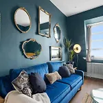 Modern 1 Bed Apartment, Sea Views, Free Parking, Wifi, Netflix