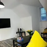 Harland View Apartment