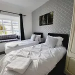 Walk To The Beach! Flat-For-6 Central Swansea