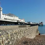 Lovely & Bright 1 Bedroom Apartment Near The Beach