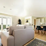 Rock Lodge