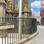 Unique 2 Bedroom Castle Suite Apartment - Near Edinburgh Castle & Royal Mile