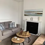 16 Glanmor Crescent, Flat 2