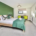 Host Liverpool - Elegant Central Apartment
