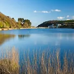 The Palm House Falmouth - Minutes From The Beach!