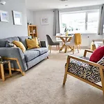 8 Mayflower Court - Apartment With River Views, Parking And On The Level