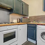 Edinburgh City Centre Jasmine Apartment -Sleeps 7