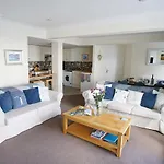 The View, Sandown