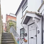 Host & Stay - Richemont Cottage