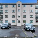 Edinburgh City Center Coady Apartment Sleeps 5 Free Car Park Space