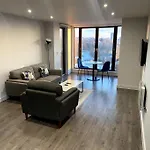 Luxury 1 Bed Full Apartment With Balcony