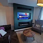 The Clifton - Sea View Home - By Tifa Stays