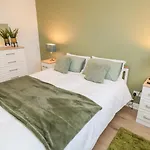 4 Maypole Green