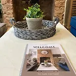 Modern Whitstable Cottage By Town, Beach & Harbour