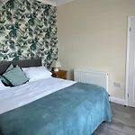 Milburn Cottage 2- Luxury Accommodation