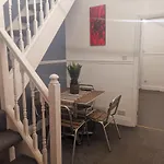 The Superhost - 4 Bedroom House