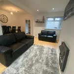 Modern Two Bed House Close To City Centre