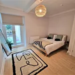 Lovely Seafront Apartment With Garden
