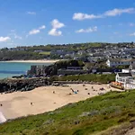 Vitamyn Sea, 4 Bedroom House, Sea Views Of St Ives, Close To Beaches And Town