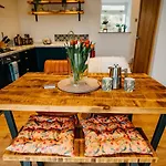 The Little Cottage By Truabode Holiday Lets & Short Lets Newquay - Parking, Wifi & Pet Friendly