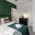 Talton House - Air Host & Stay - Free Parking