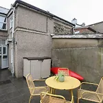 5 Thomas Street