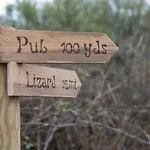 Wheal Tor- Beautifully Fitted Wooden Lodge Helston Cornwall