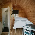 Pine Cosy Winter Cabin - Hot Tub & Log Burner
