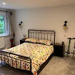Beautiful 5 Bedroom Home Ideal For Large Groups