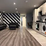 Flash Sale Funky Holiday Accommodation Central Brighton Sleep 16 Guests