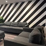 Flash Sale Funky Holiday Accommodation Central Brighton Sleep 16 Guests