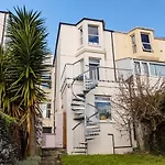 5-Bed House With Distant Sea Views In Plymouth