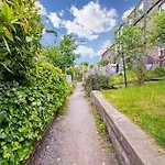 Cheerful Stays - Westend Cottage