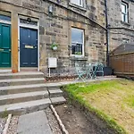 Cheerful Stays - Westend Cottage