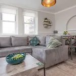 2Thevilla - Great Views, 3 Bedrooms, Parking, Central Location