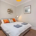 2Thevilla - Great Views, 3 Bedrooms, Parking, Central Location