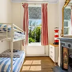 Luxurious Victorian, A Few Minutes From The Beach - Sleeps 2 Adults And Up To 3 Children