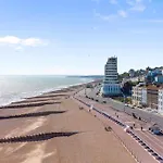 Luxurious Victorian, A Few Minutes From The Beach - Sleeps 2 Adults And Up To 3 Children
