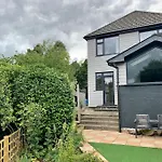 Modern 3 Bedroom Home In Coy Pond, Poole