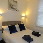 Apt 2 - Queens Court