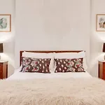 Princes Villa - Large Fully Self Contained Flat, 5 Minutes From The Sea
