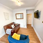 Rose Street'S Hidden Treasure- 2Bed Newly Refurbished Apt