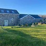 Bwthyn Gwenyn Yr Haf Summer Bee Barns
