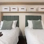 Sea Boots, Sleeps 6