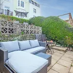 Large House, Sleeps 10 With Incredible Sea Views