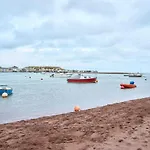 2Bd Holiday Apartment In The Heart Of Shaldon